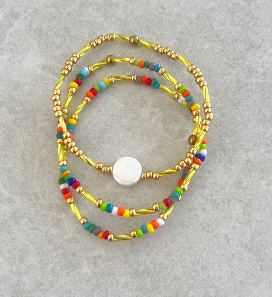 Trio de pulseras color amarillo