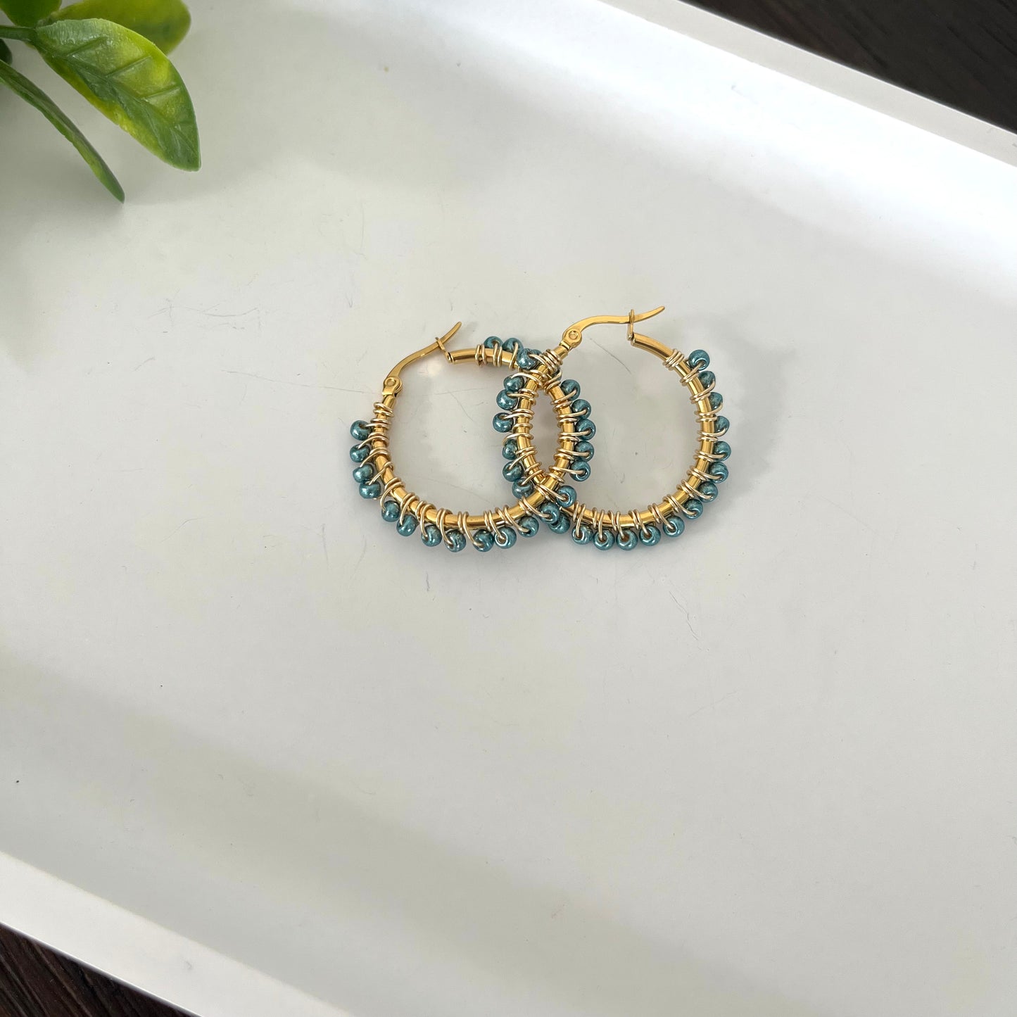 Medium hoops earrings metálicos