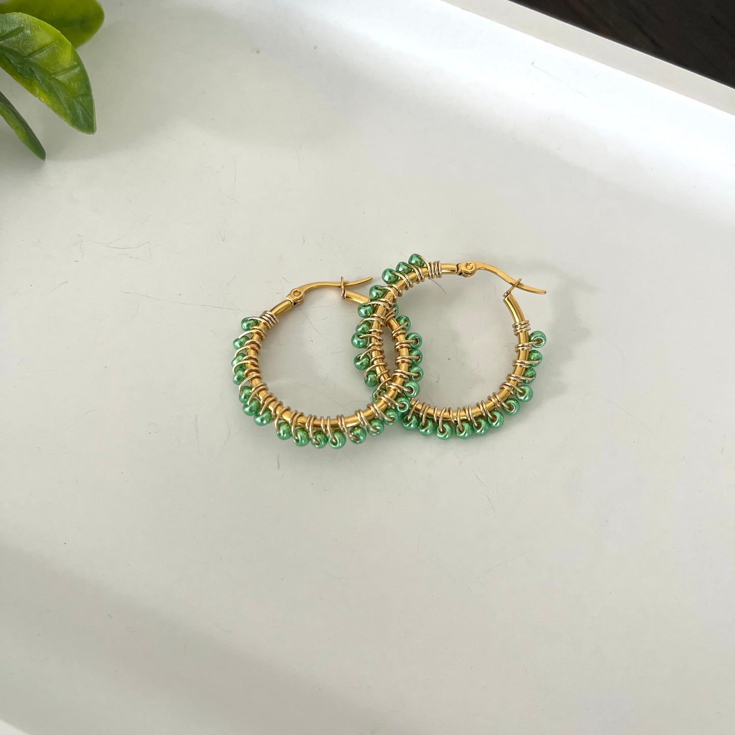 Medium hoops earrings metálicos