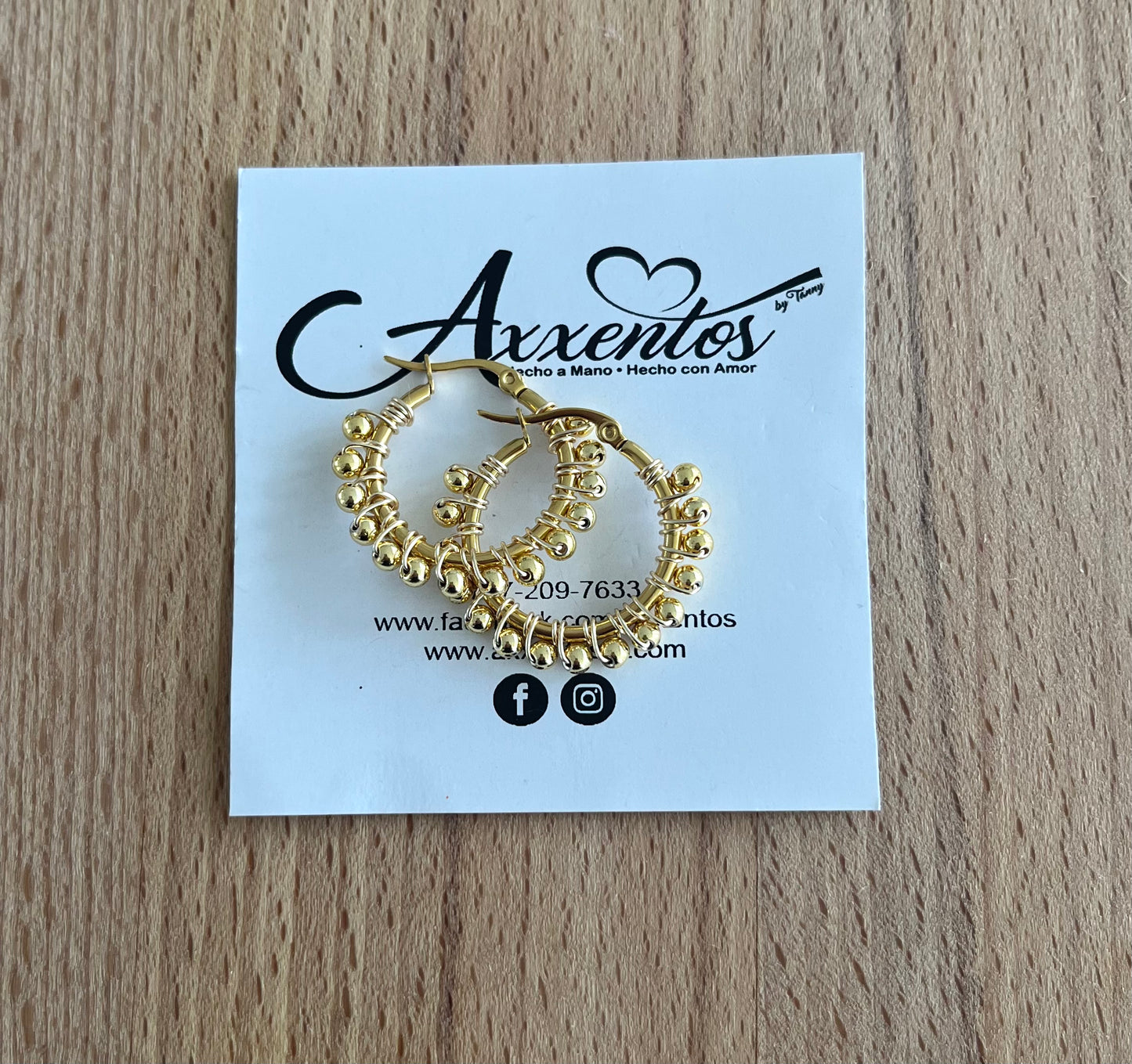 Small hoops earrings