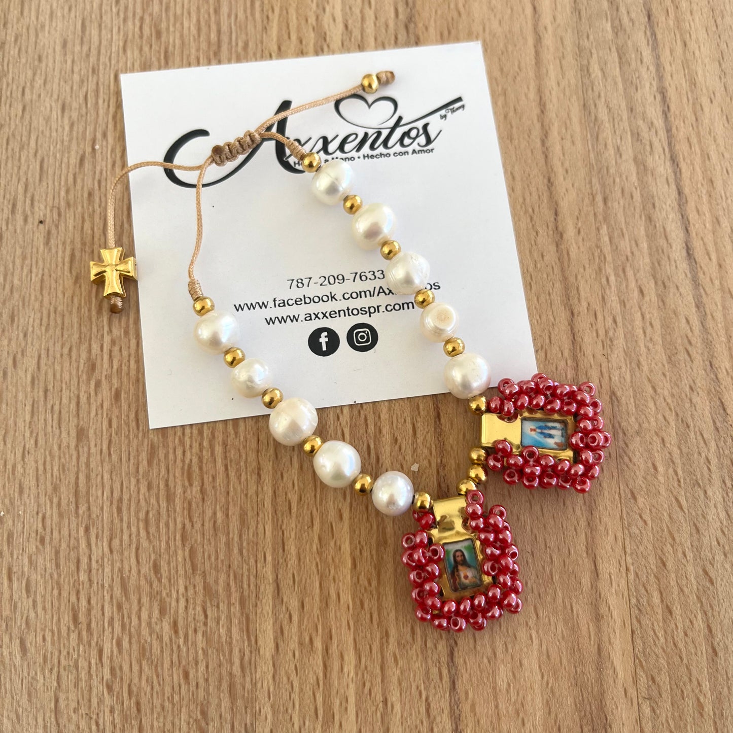 Pulsera perlas y escapularios