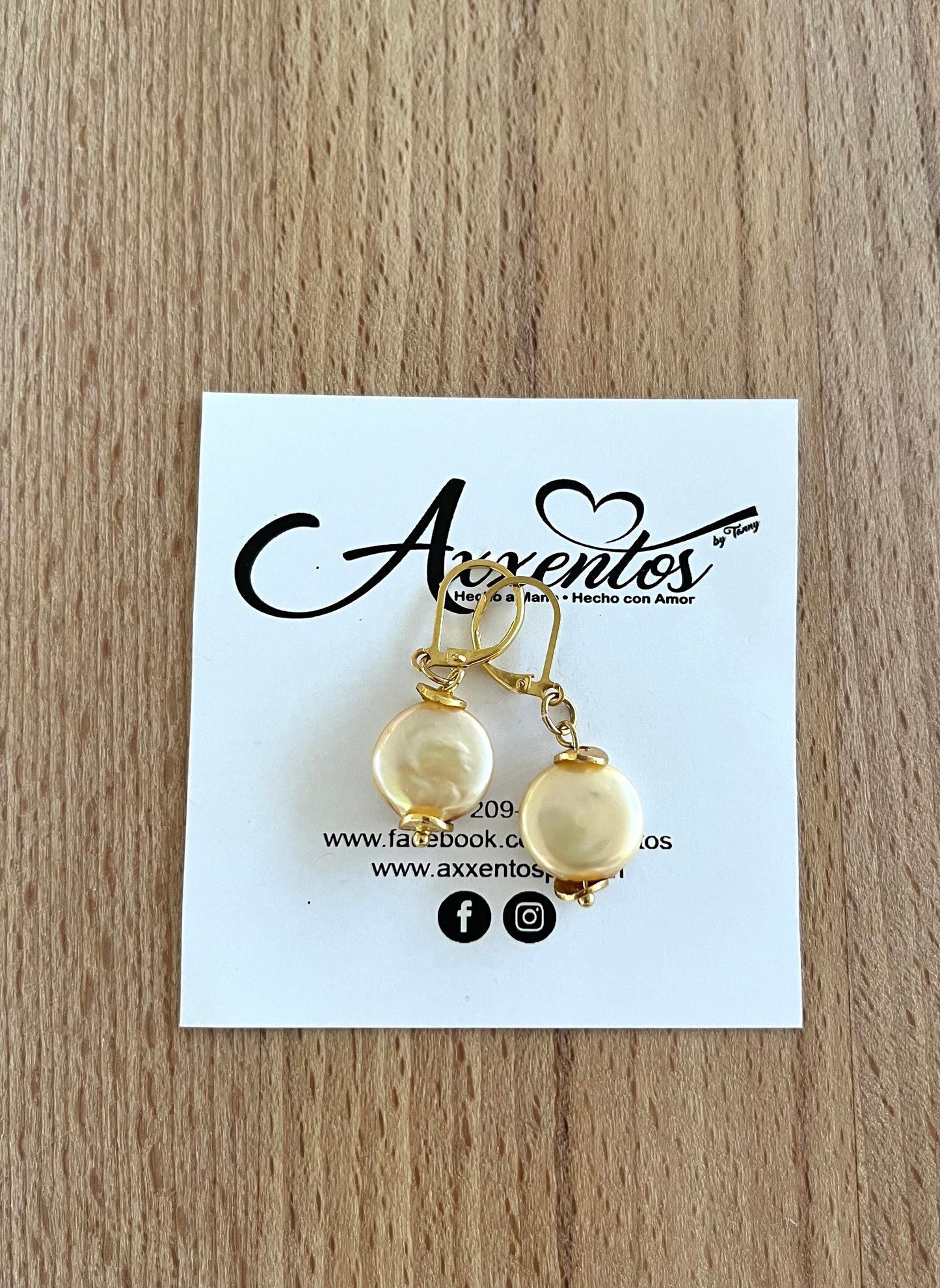 Perla chata amarillo clarito earrings