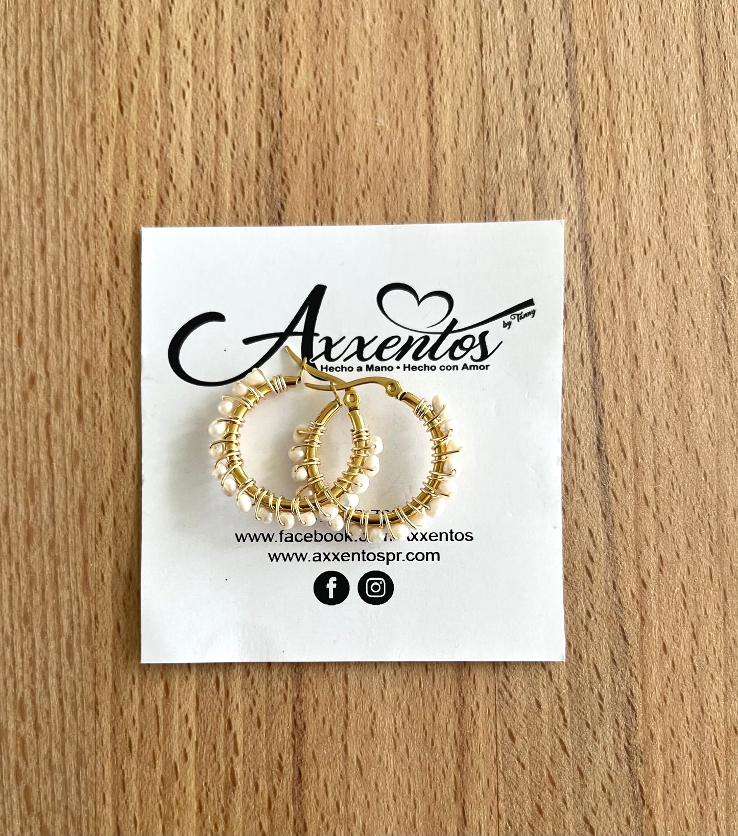 Small hoops earrings