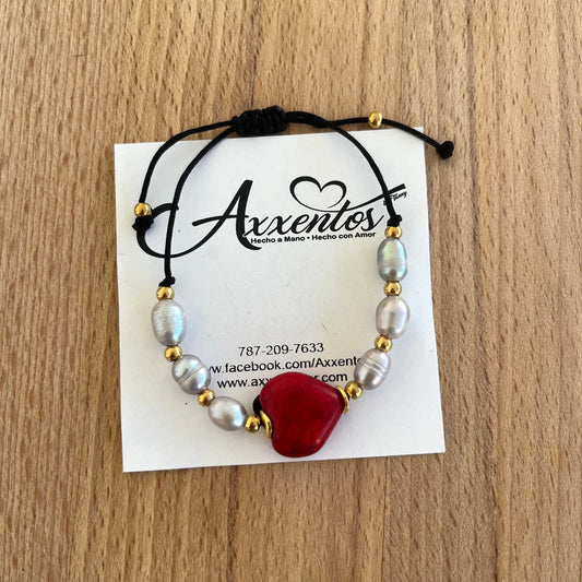 Pulsera corazón rojo perla gris